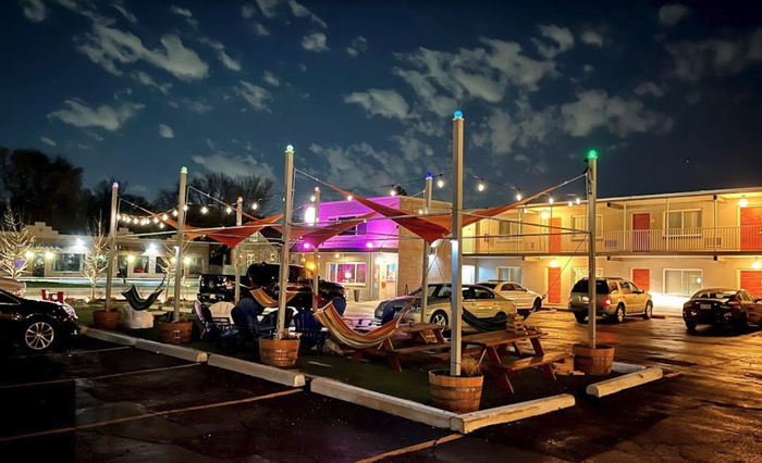 Hotel Royal Oak (Jones Motel, Jones Royal Motor Inn) - Web Listing (newer photo)